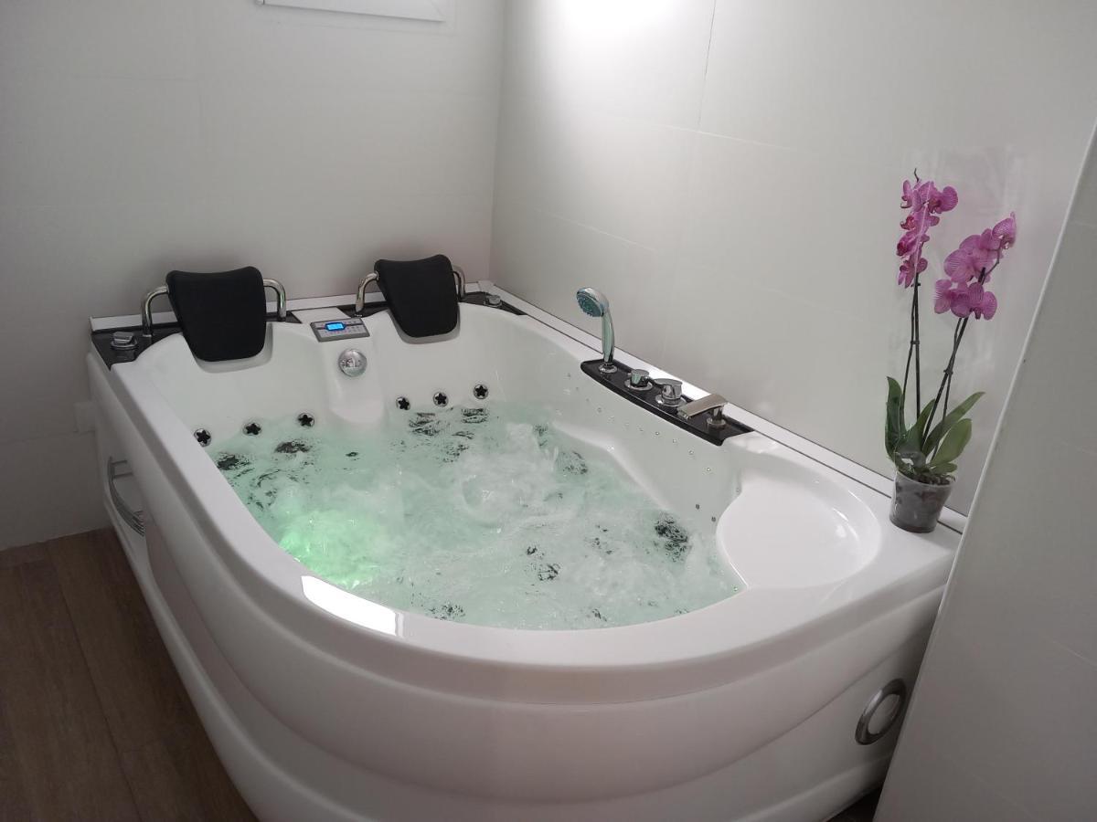 Apartamentos De La Haya & Suite Con Jacuzzi, Junto Al Teatro Romano Мерида Екстериор снимка