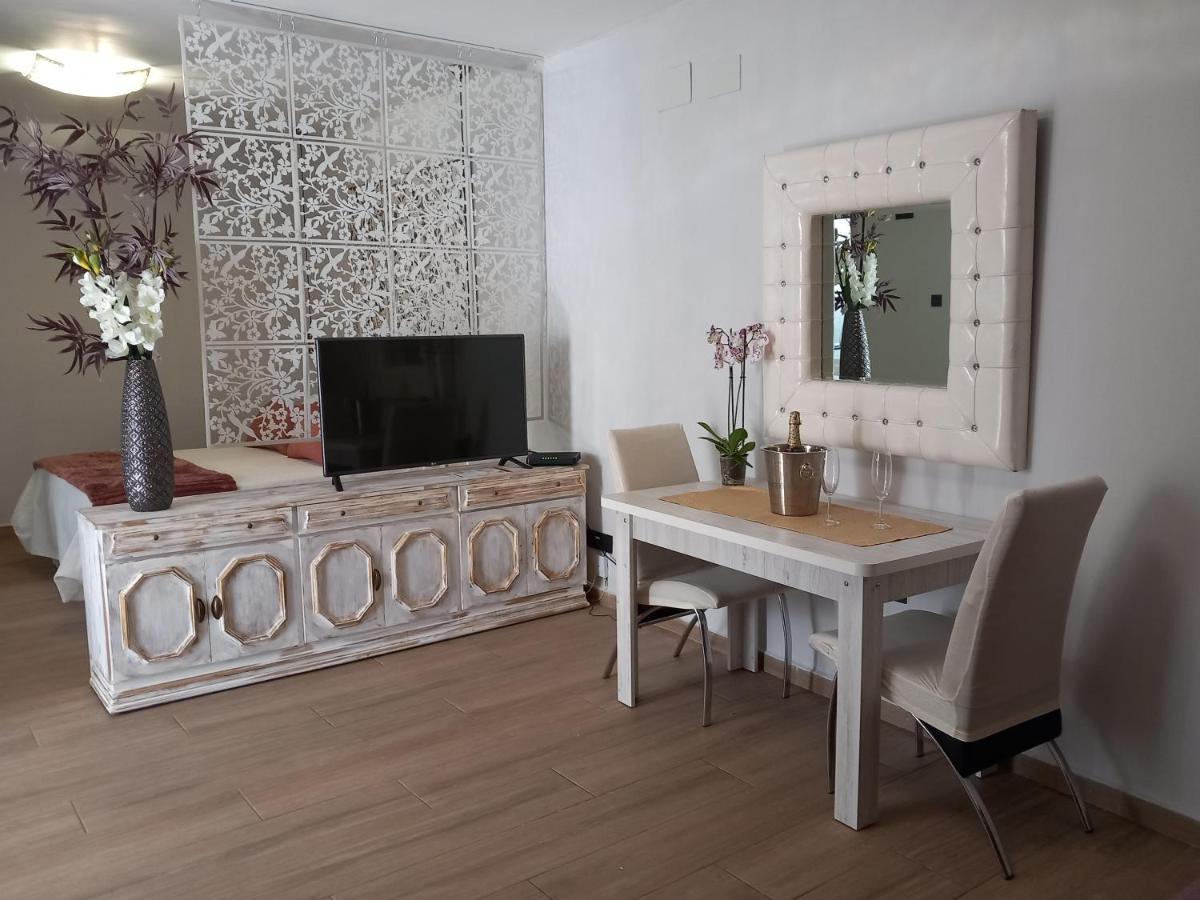 Apartamentos De La Haya & Suite Con Jacuzzi, Junto Al Teatro Romano Мерида Екстериор снимка