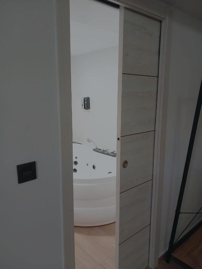 Apartamentos De La Haya & Suite Con Jacuzzi, Junto Al Teatro Romano Мерида Екстериор снимка