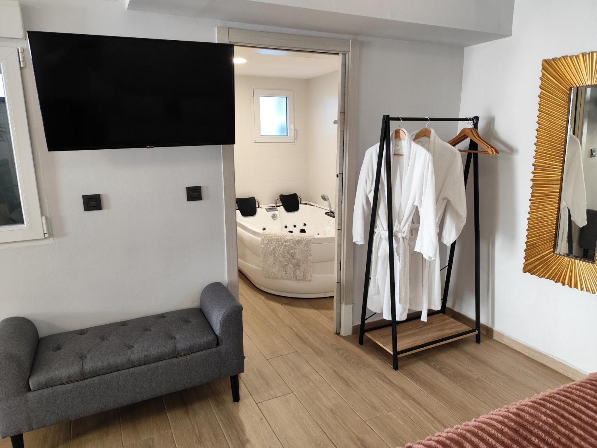 Apartamentos De La Haya & Suite Con Jacuzzi, Junto Al Teatro Romano Мерида Екстериор снимка