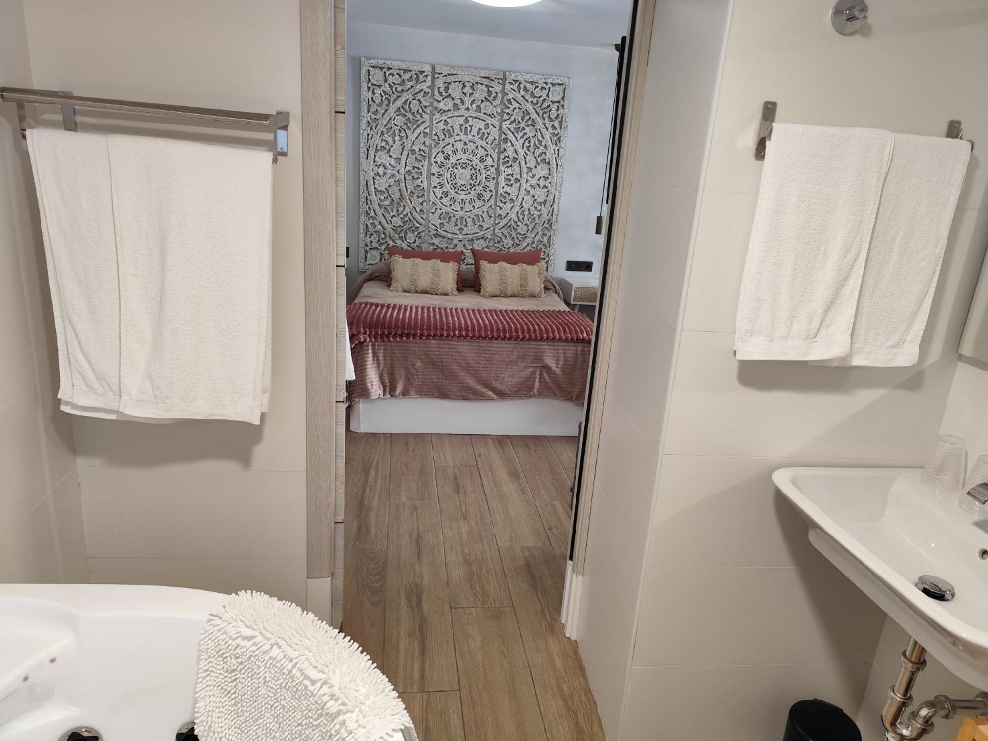 Apartamentos De La Haya & Suite Con Jacuzzi, Junto Al Teatro Romano Мерида Екстериор снимка