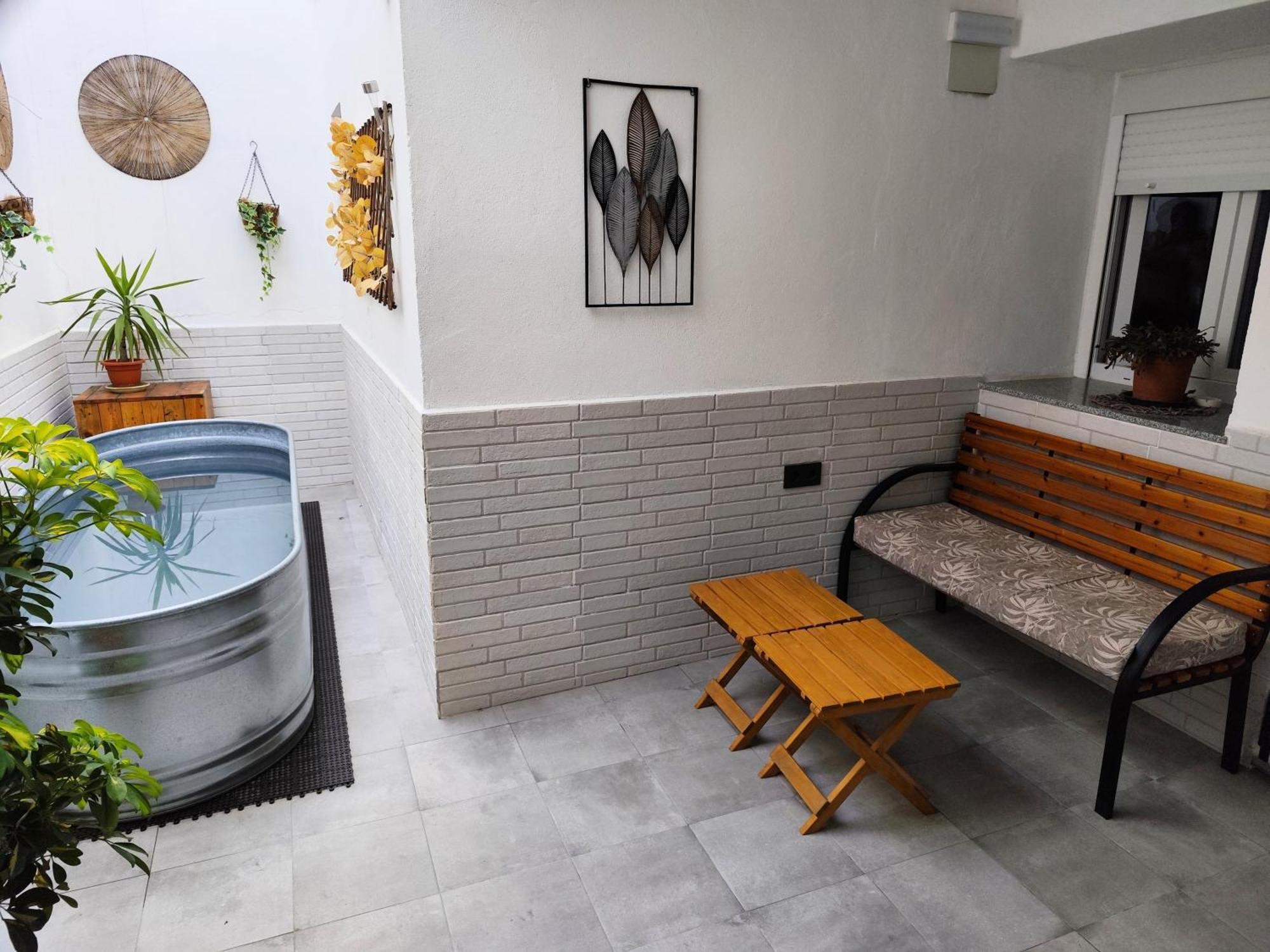 Apartamentos De La Haya & Suite Con Jacuzzi, Junto Al Teatro Romano Мерида Екстериор снимка